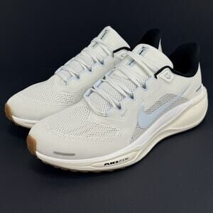 Nike Women's Cream Knit Running Shoes with Gum Toe and Black Collar